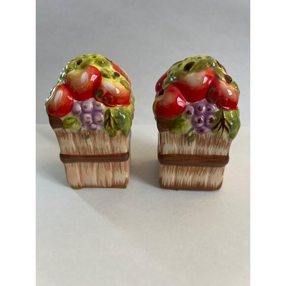 Vintage Fruit Basket Ceramic Salt & Pepper Shakers Hand-Painted Decorative Kitch - Picture 3 of 6